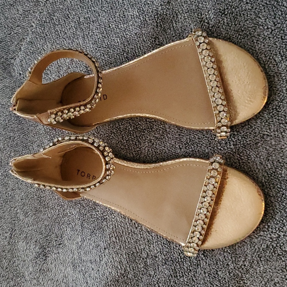 NWOT Torrid Size 7W rose gold sandals